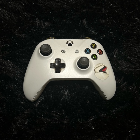 XBOX ONE S + CONTROLLER